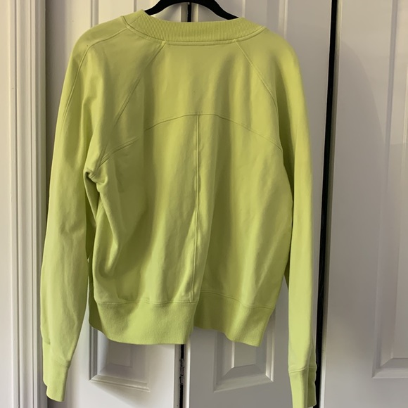 Lululemon Ready to Roll Crew
Lemon Vibe - Picture 6 of 6